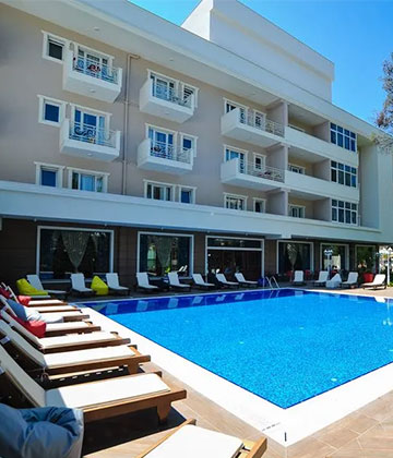 Hotel sa 4*+, smješten u dračkom okrugu Golem. Hotel je otvoren 2017-e godine. Resort sa obiljem zelenila, dva otvorena bazena, jednim zatvorenim bazenom, saunom, privatnom plažom i barom na plaži. Hotel za svoje goste ima obezbjeđene ležaljke i suncobrane kako na bazenima, tako i na plaži, te obezbjeđuje i peškire za plažu koji su uključeni u cijenu smještaja. Posjeduje igralište za djecu, kao i dječiji klub u kojem Vašu djecu možete ostaviti animatorima koje vode brigu o djeci kako bi ste i Vi imali malo vremena za sebe. Hotel posjeduje dva restorana, jedan u kojem se služe obroci koji su uključeni u cijenu smještaja na bazi švedskog stola, i jedan a-la card restoran čije se usluge dodatno naplaćuju.
