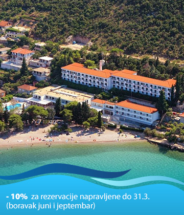 Na sjeverozapadnoj strani poluotoka smjestio se mali gradić s bogatom historijom, Trpanj. Dom ribara i pomoraca, raj prepun stoljetnih vinograda i maslinika, šljunkovitim i pješčanim plažama te brojnih uvala koje čekaju na Vas. Uz samo more, uz šum mora i čarobne zalaske sunca, smjestio se hotel Faraon. 
