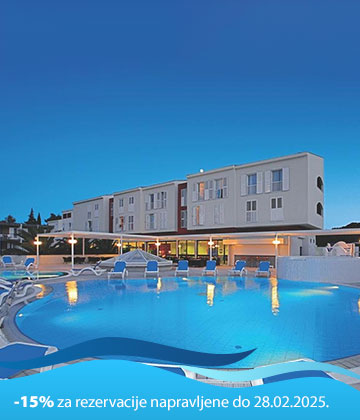 Labranda Senses Resort je smješten u neposrednoj blizini romantičnog mjesta Vrboske na otoku Hvaru – najsunčanijem hrvatskom otoku koji je već nekoliko puta proglašen jednim od najljepših otoka na svijetu. Osvijetljenom šetnicom uz more, za 15-ak minuta ćete doći do samog centra Vrboske što Vam omogućava laku dostupnost kulturnih sadržaja te pobliže upoznavanje uličica, galerija i kamenih kuća ovog mjesta s dugom ribarskom tradicijom i mediteranskim mentalitetom. Labranda Senses Resort je idealno mjesto za romantični, relaksirajući ili aktivni bijeg od stresa, kao i za učvršćivanje obiteljskih veza na odmoru.