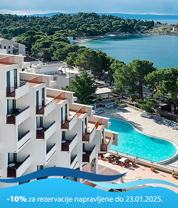 Moderno namješten hotel Meteor nalazi se u slikovitoj Makarskoj te nudi elegantno uređen smještaj i ekskluzivan restoran s vješto pripremljenim jelima, vrhunskim dalmatinskim vinima i besplatnim bezalkoholnim pićima iz aparata. Od 2023. godine nudi i bazen za bebe s vodenim atrakcijama.